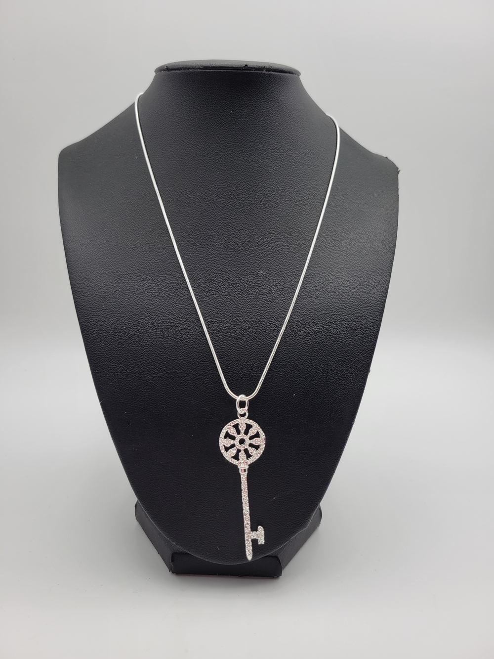 Modern sterling silver 925 skeleton key necklace